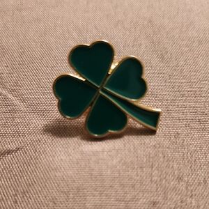 🎉 4 Leaf Clover Pin